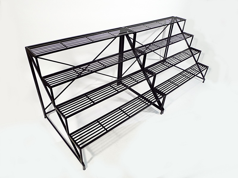 puesto 4 estantes(metal) recto 80x105x75 6u. curvo 80x75x75 6u. (prof.estantes 17)